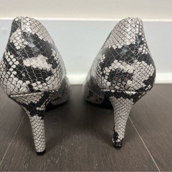 NWOT Naturalizer Snakeskin Women’s Heels - Picture 4 of 11